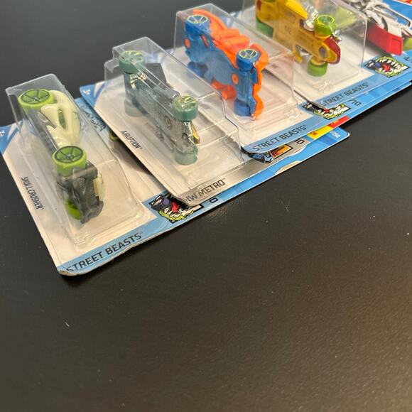 Lot of 8 Hot Wheels Cars New in Package 2017 Minecraft Batman Street Beasts HW - Picture 12 of 12